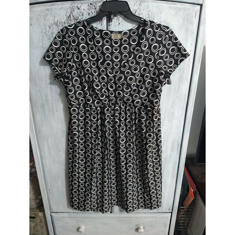Katherine Way Black & White V-neck Dress 2xl Knee Length Shirt Sleeve Geometric